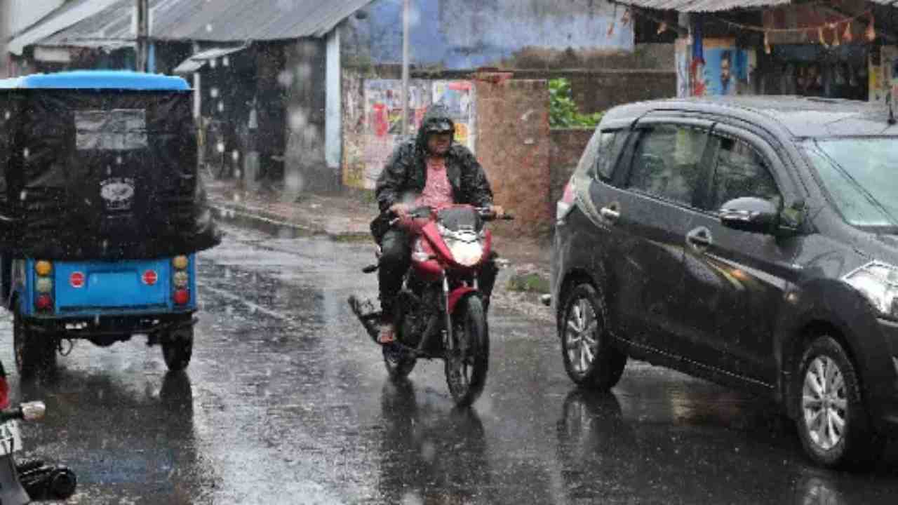 ছুটির দিনে বৃষ্টিতে ভিজতে পারে ৫ জেলা, কেমন থাকবে দক্ষিণবঙ্গের আজকের আবহাওয়া?