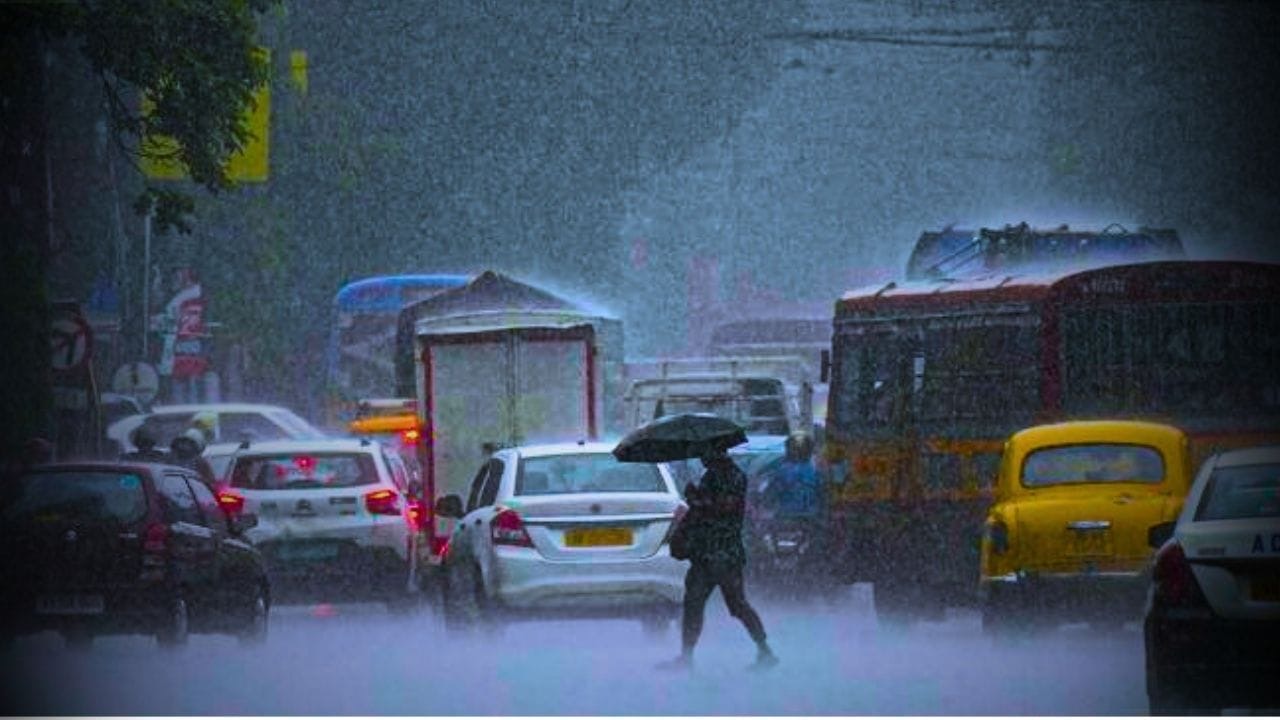 দক্ষিণবঙ্গে বজ্রবিদ্যুৎ সহ বৃষ্টির ভ্রুকুটি, ভিজবে কোন কোন জেলা? আজকের আবহাওয়া