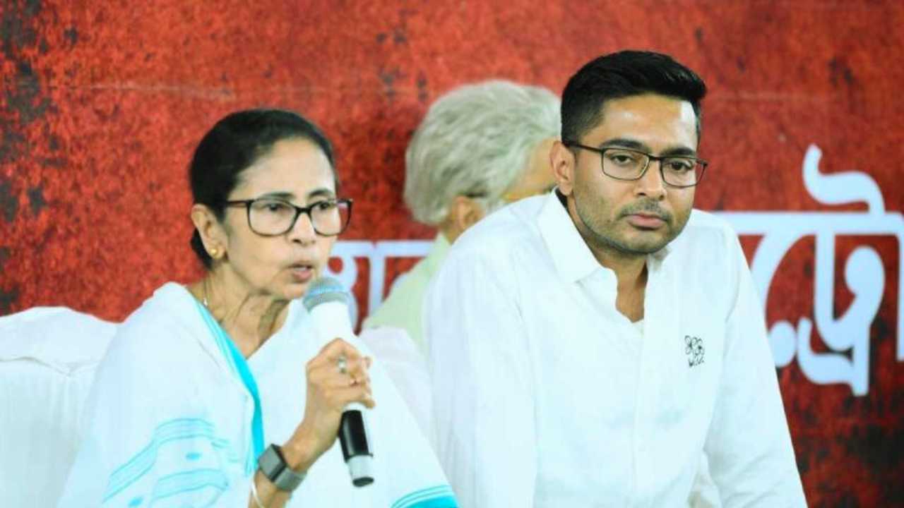 ‘নাম বাদ গেলেই ব্যাঙ্কের টাকা ঢুকবে মোদী সরকারের ঝুলিতে!’ বিস্ফোরক অভিষেক