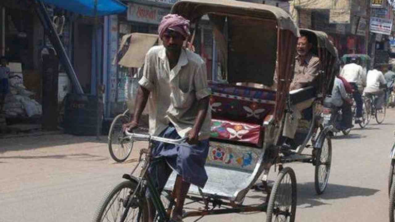 মাসে ১০ হাজার আয় করা রিকশাচালকের অ্যাকাউন্টে ৩০০ কোটির লেনদেন
