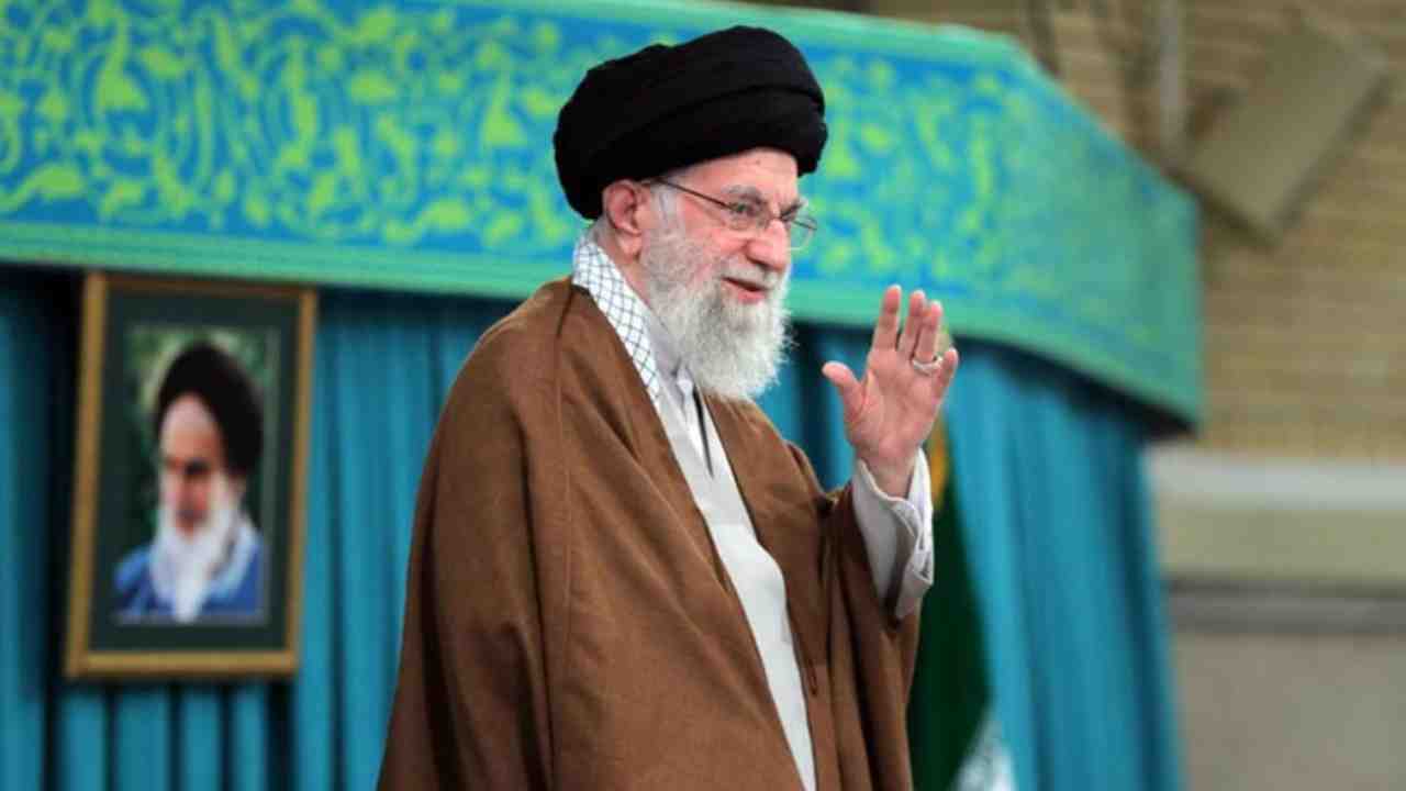মার্কিন-ইসরায়েলি হানায় মৃত্যু আয়াতুল্লাহ আলী খামেনির! ইরানে ৪০ দিনের রাষ্ট্রীয় শোক