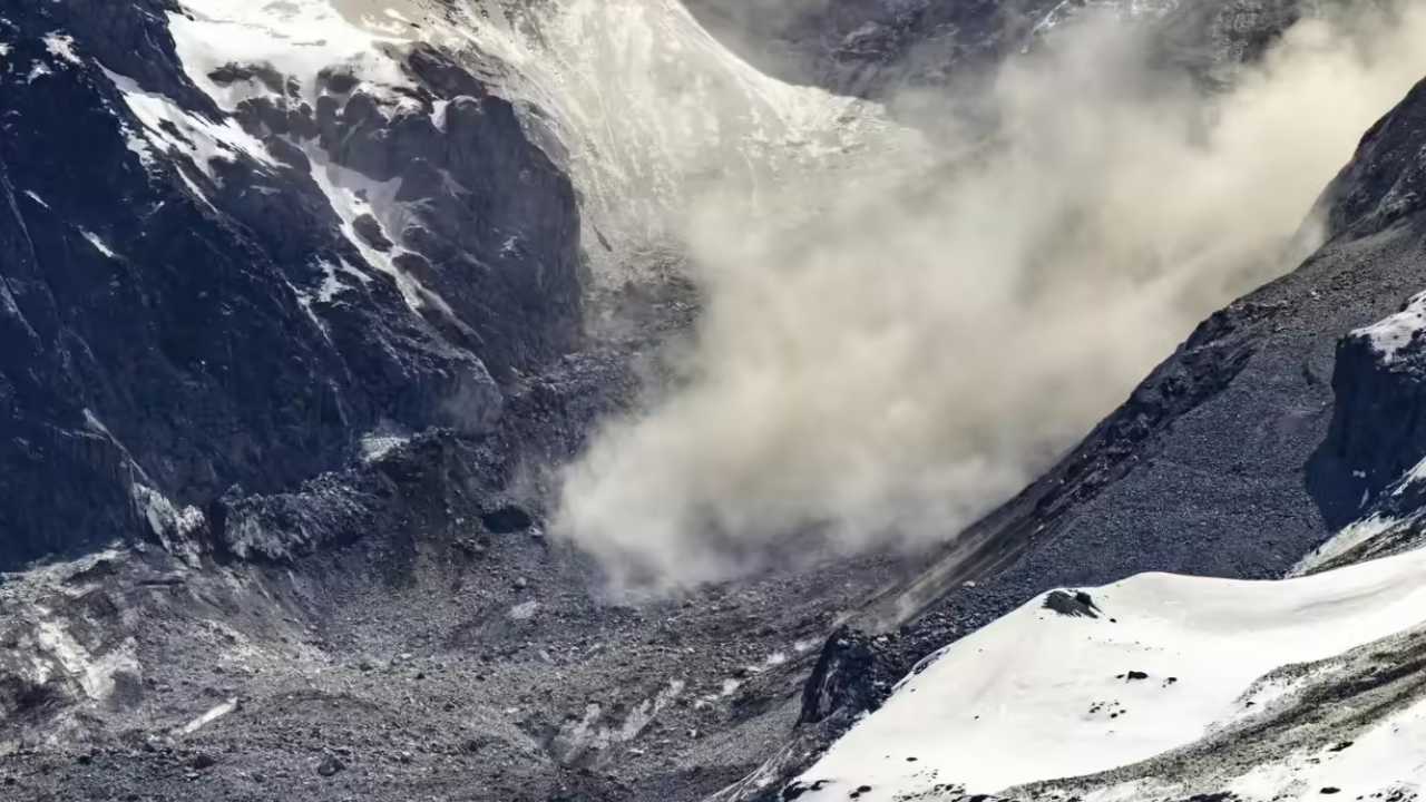 ধসে পড়তে পারে গোটা হিমবাহ! জরুরি সতর্কতা জারি সিকিমে