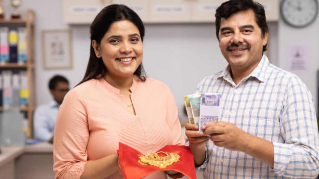 সোনা, রুপোর দামে পতন, মুখে হাসি মধ্যবিত্তর! আজকের রেট