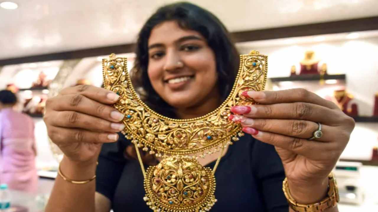 স্বস্তি পেল আমজনতা, অনেকটাই দরপতন সোনা, রুপোর! আজকের রেট