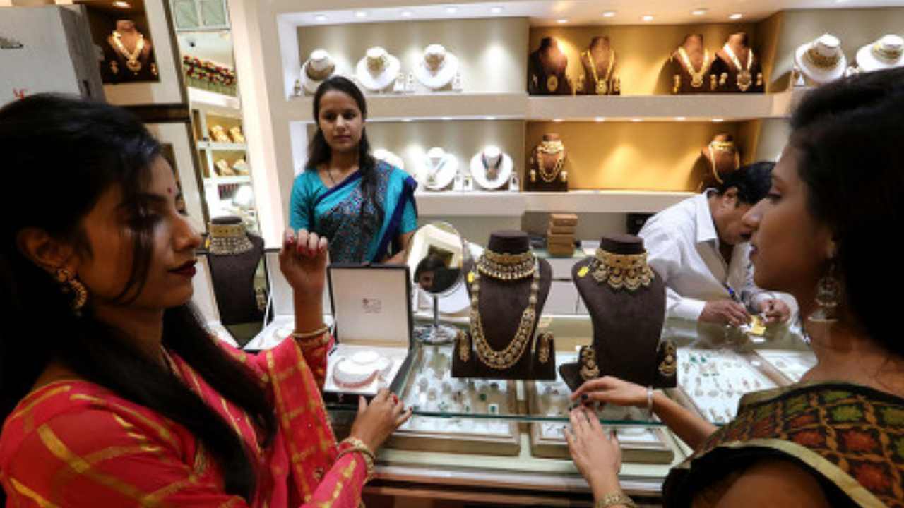 হু হু করে কমল সোনা, রুপোর দাম! দাম শুনে এখনই ছুটবেন দোকানে