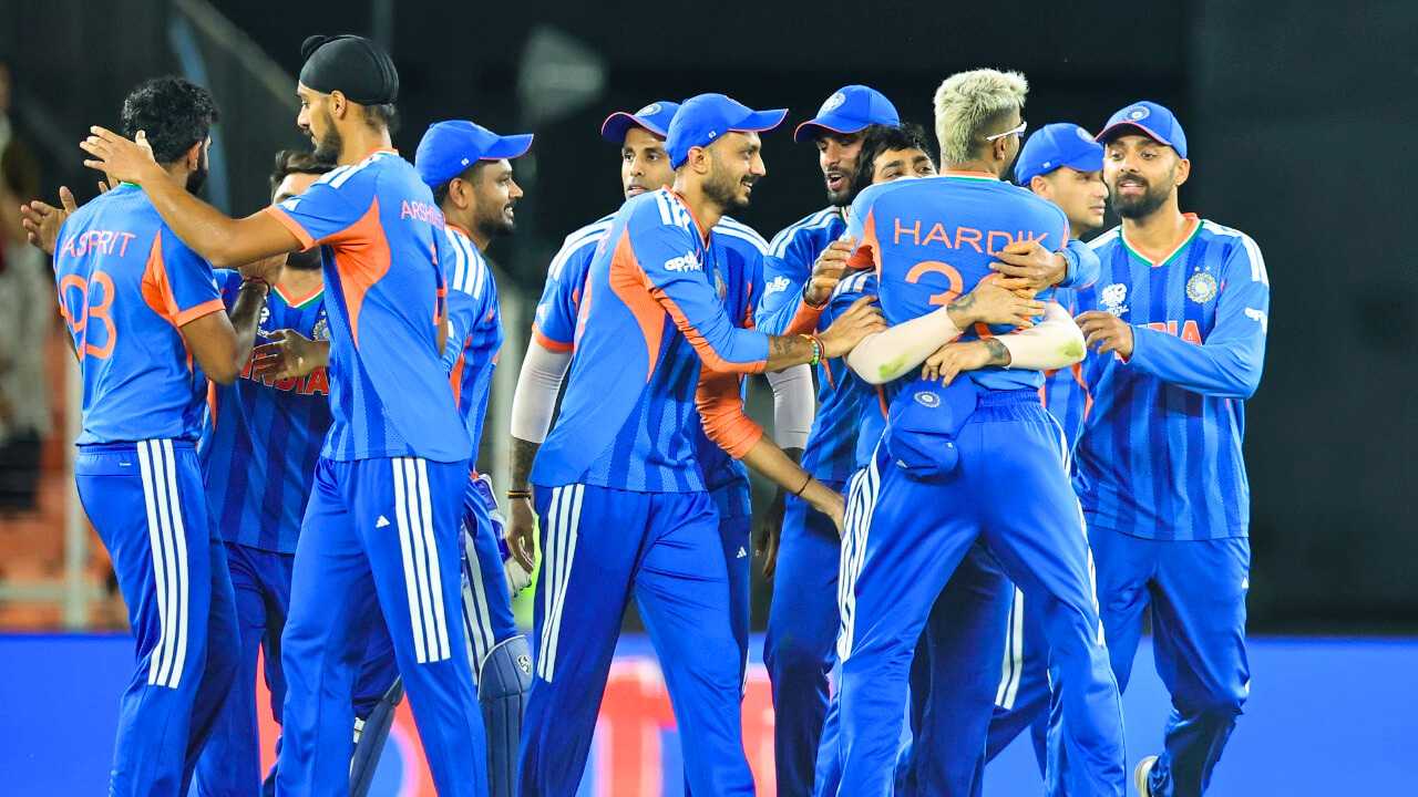 ফিল্ডিং করার জন্য ১০ হাজার টাকা করে নেন টিম ইন্ডিয়ার প্লেয়াররা! ফাঁস হল হাঁড়ির খবর