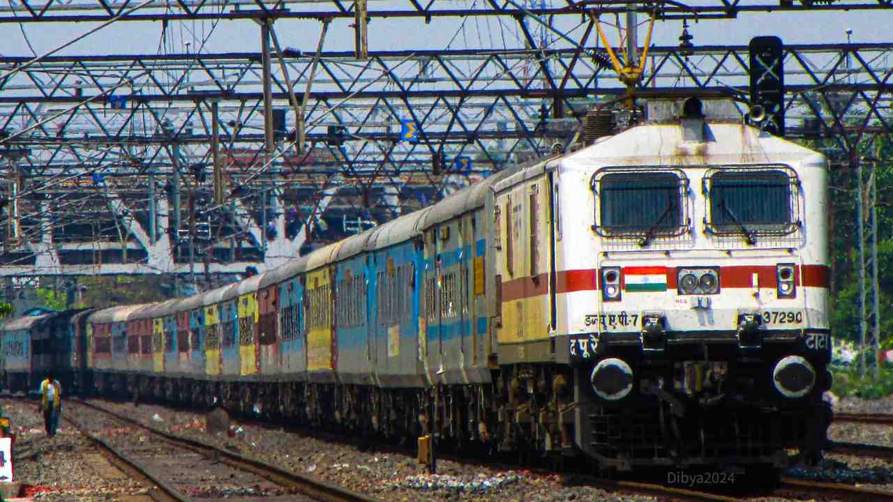 হাওড়াগামী বহু ট্রেনের নম্বর, বিভাগ বদলাচ্ছে রেল! ভ্রমণের আগে দেখুন তালিকা