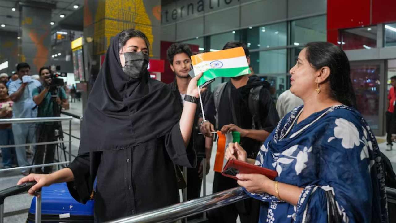 ইরানে আটকে থাকা পড়ুয়াদের নিরাপদে সরাল ভারত, ফিরতে চায় না কিছুজন