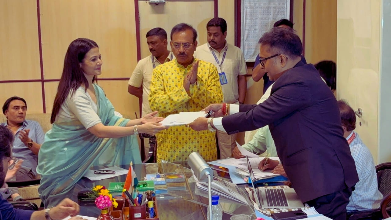 প্রথমবার বিধানসভায় কোয়েল মল্লিক, প্রার্থী হিসেবে জমা দিলেন মনোনয়নপত্র