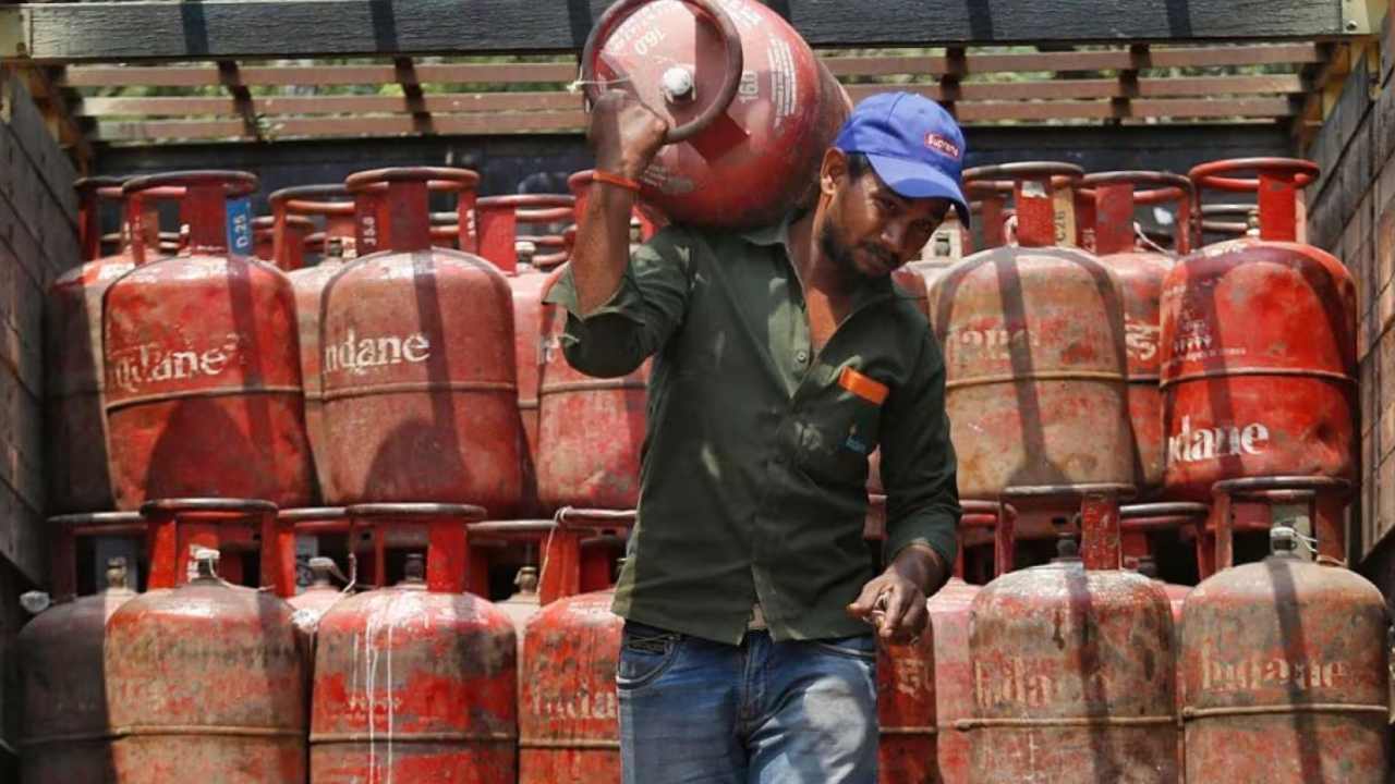 LPG কানেকশনে শীর্ষে উত্তরপ্রদেশ, বাংলার অবস্থান কোথায়? দেখুন রাজ্যভেদে পরিসংখ্যান
