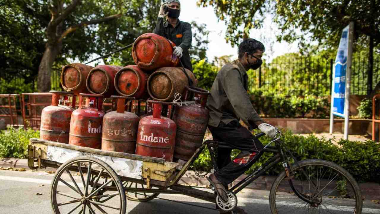 যুদ্ধের প্রভাব গ্যাসে! কলকাতায় বন্ধ হল LPG-র গুরুত্বপূর্ণ পরিষেবা
