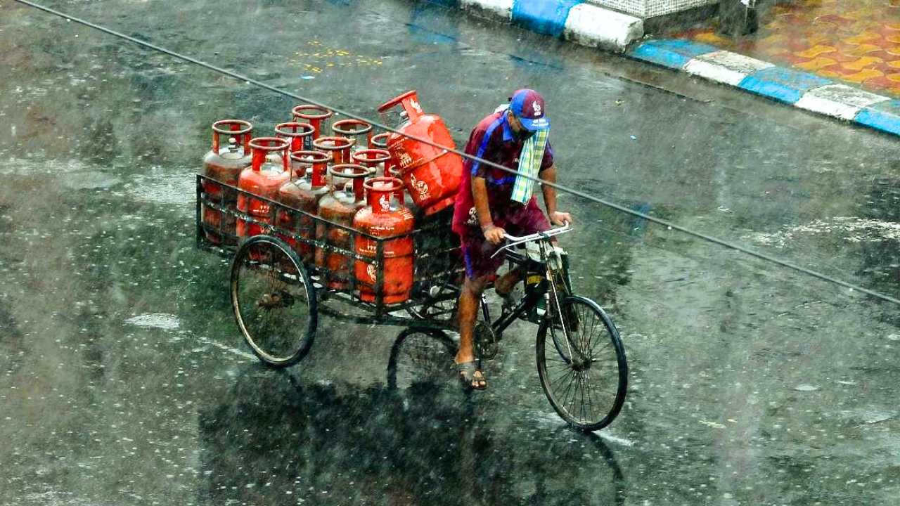 ৬০ টাকা নয়, আরও বাড়বে রান্নার গ্যাসের দাম! বাড়ছে আশঙ্কা