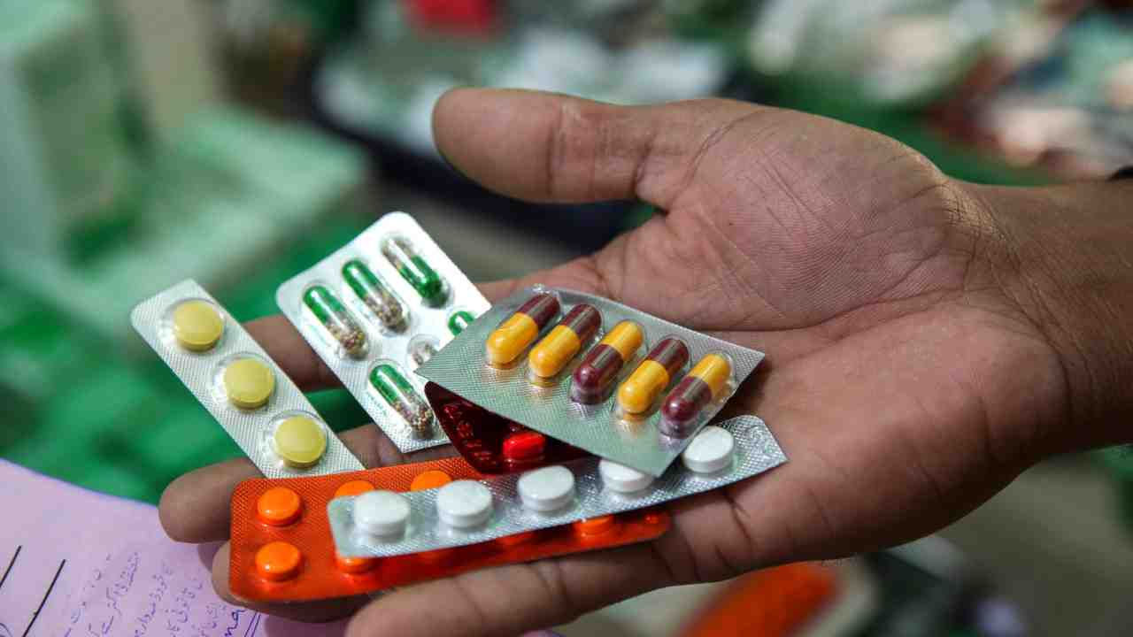 মধ্যবিত্তকে স্বস্তি দিয়ে কমতে চলেছে জীবনদায়ী এই দুই ওষুধের দাম
