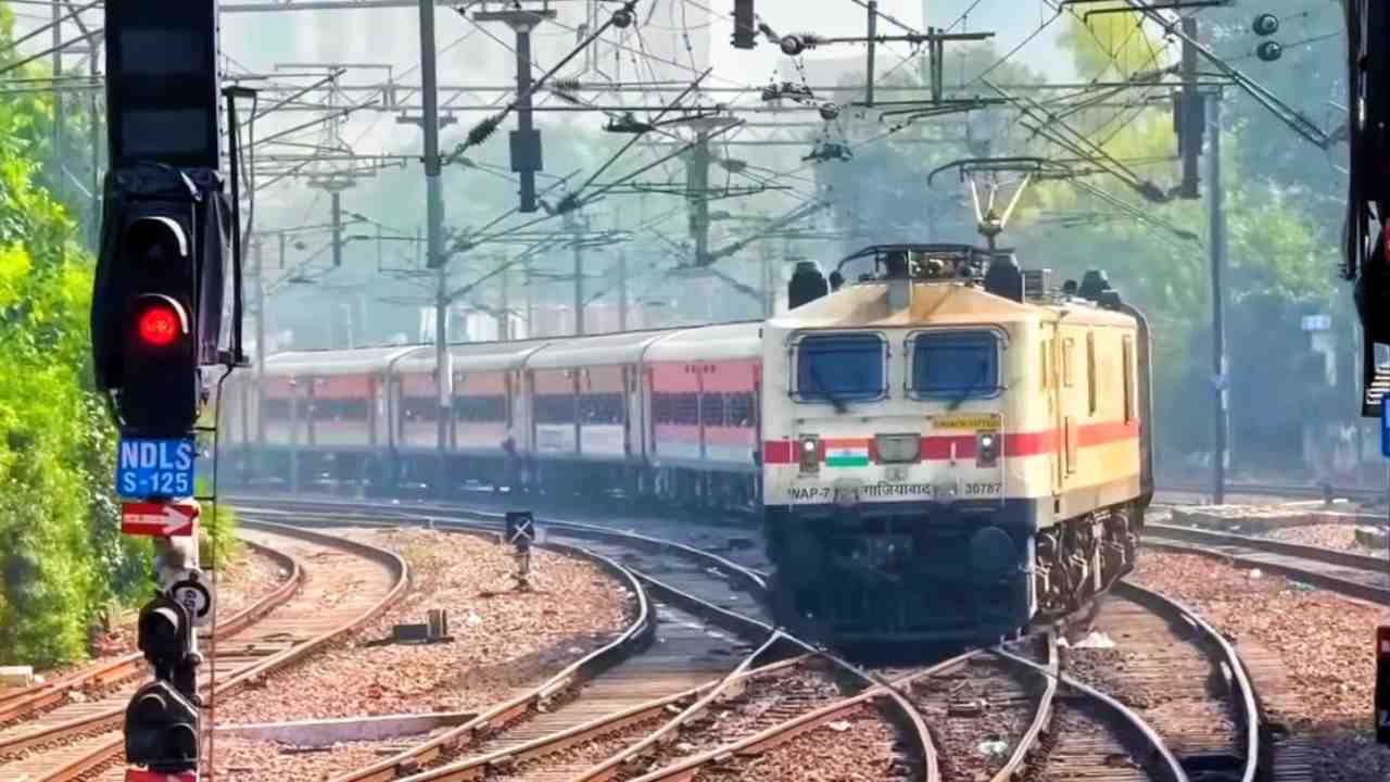 ভাড়া কমল উত্তরবঙ্গগামী এই ট্রেনের