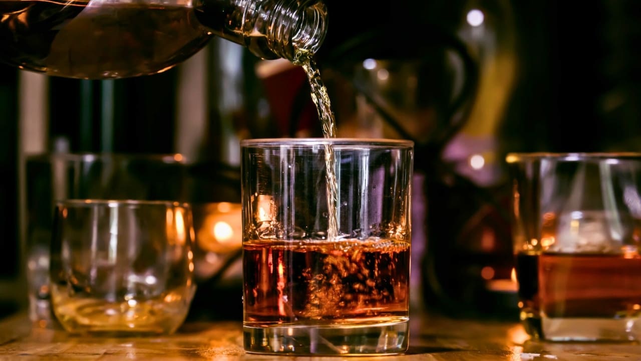 দোলে রেকর্ড মদ বিক্রি উত্তর থেকে দক্ষিণবঙ্গে, কোন জেলায় কত? দেখুন পরিসংখ্যান