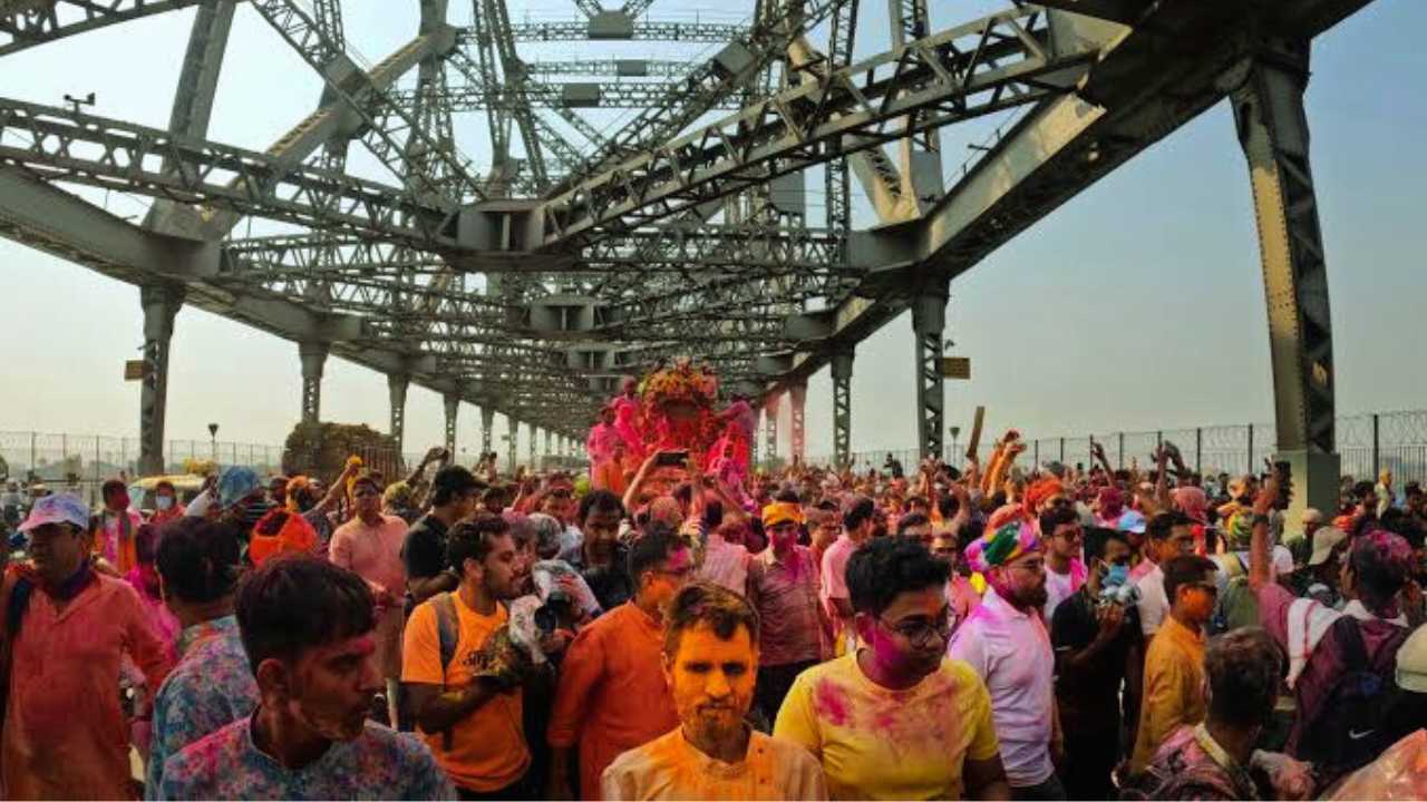 দোলের দিনে কলকাতা জুড়ে কড়া নিরাপত্তা, ৮৬ জায়গায় পুলিশ পিকেট, থাকছে কুইক রেসপন্স টিম