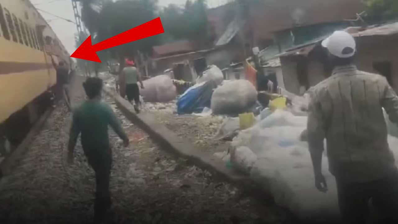 বিজেপি কর্মী বোঝাই ট্রেনে ছোঁড়া হল পাথর, ভাঙল একাধিক জানলার কাঁচ! চাঞ্চল্য শিলিগুড়িতে