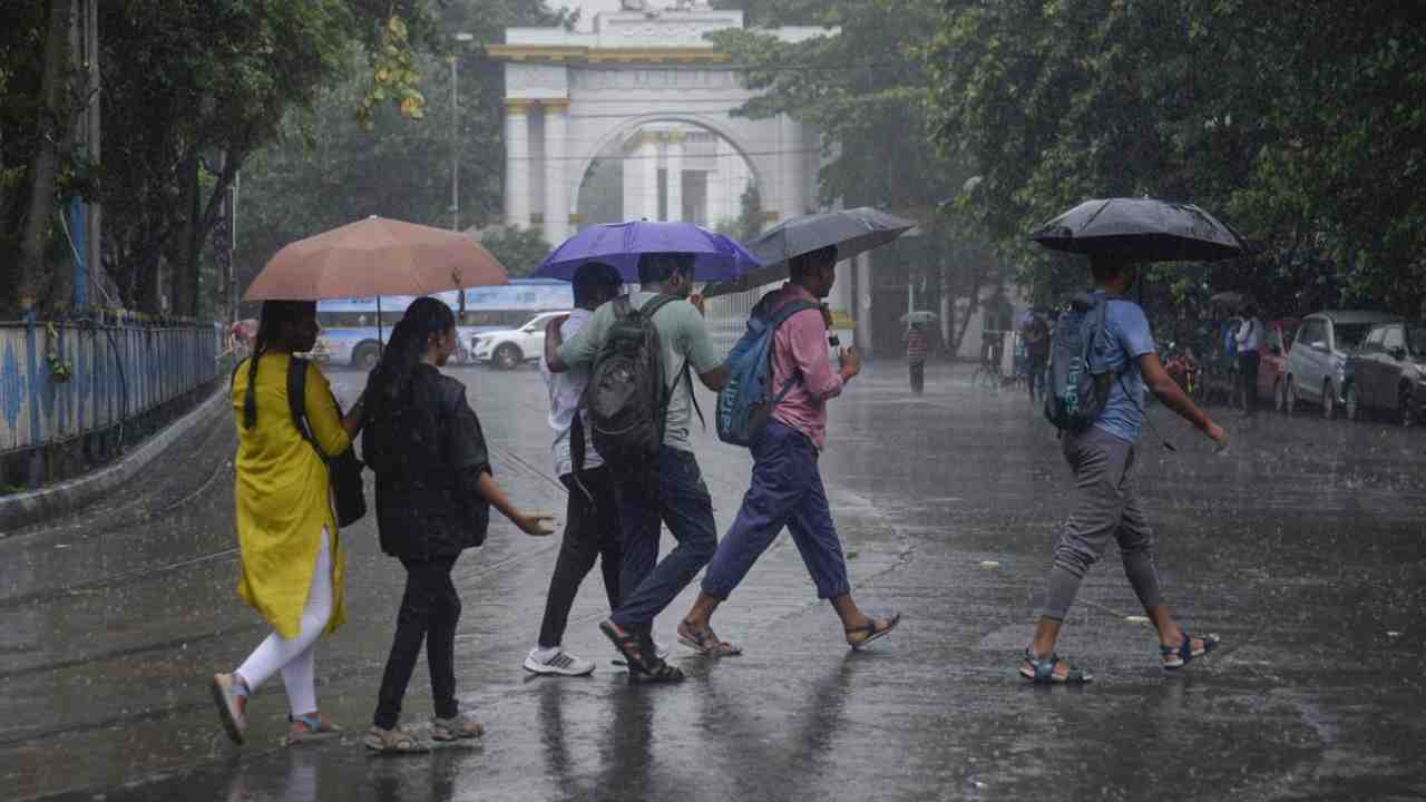 বজ্রবিদ্যুৎ সহ শিলাবৃষ্টি, দক্ষিণবঙ্গের ৬ জেলায় সতর্কতা! আজকের আবহাওয়া