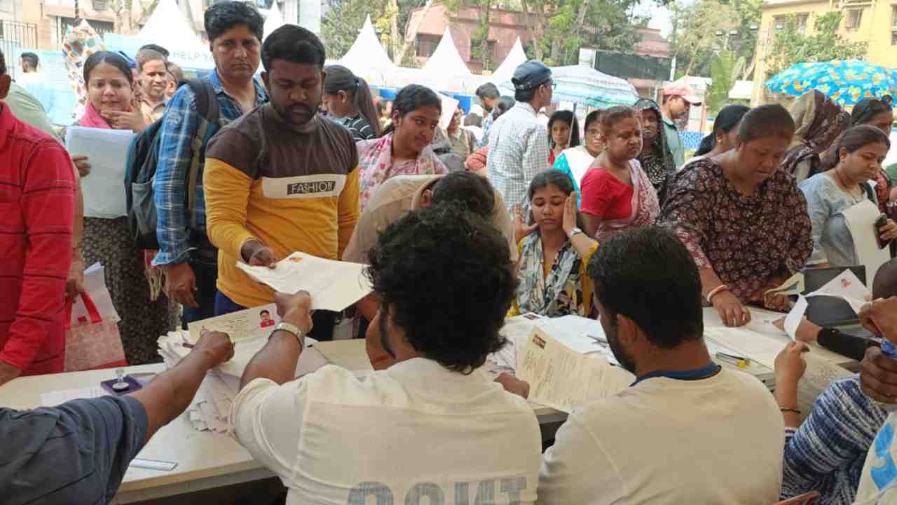 এদের বাদ দেওয়া হবে পশ্চিমবঙ্গ সরকারের যুবসাথী, লক্ষ্মীর ভাণ্ডার থেকে! ঘোষণায় বিতর্ক