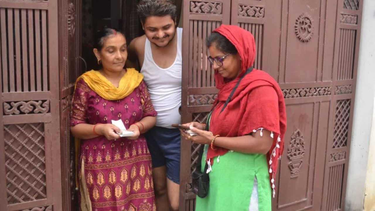 ২০০০ টাকায় কমিশন ২০ টাকা, গ্রামের মহিলাদের আয়ের পথ দেখাচ্ছে বিদ্যুৎ সখী প্রকল্প