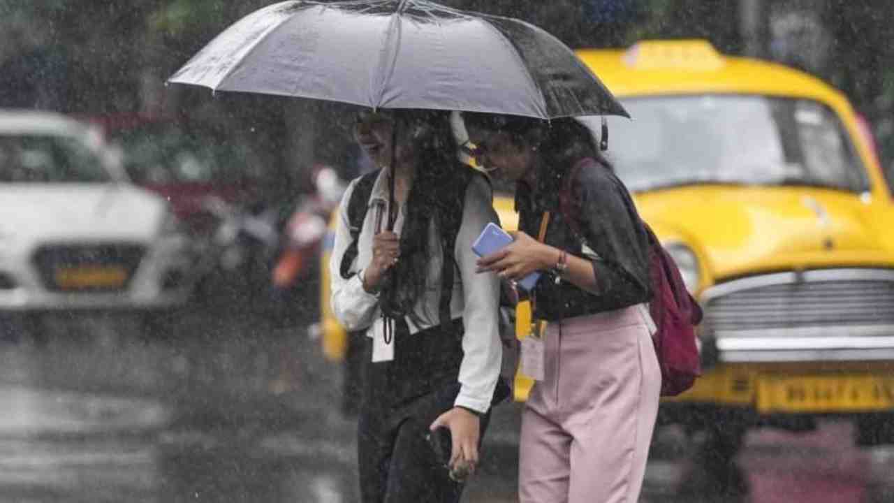 ৭০ কিমি বেগে কালবৈশাখী, দক্ষিণবঙ্গের ৪ জেলায় ভারী বৃষ্টি, আজকের আবহাওয়া