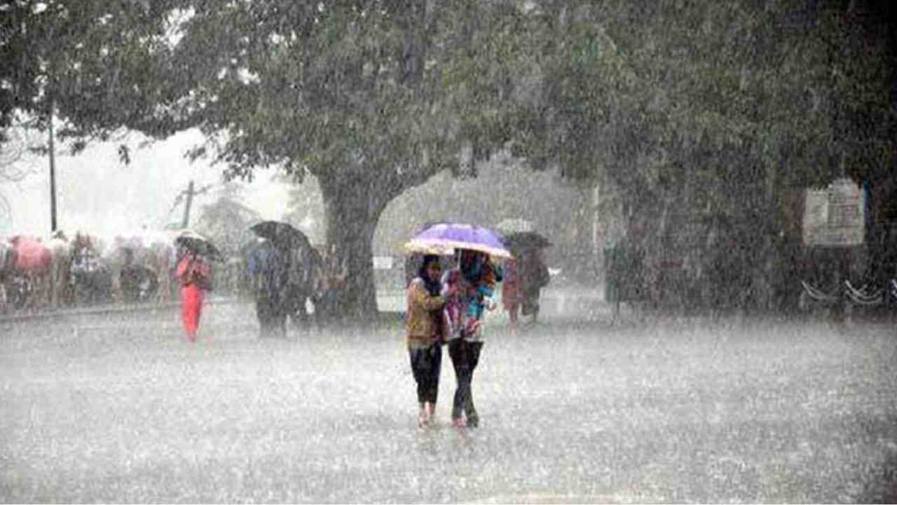 বজ্রবিদ্যুৎ সহ দক্ষিণবঙ্গের ৬ জেলায় ধেয়ে আসছে প্রবল বৃষ্টি, আজকের আবহাওয়া