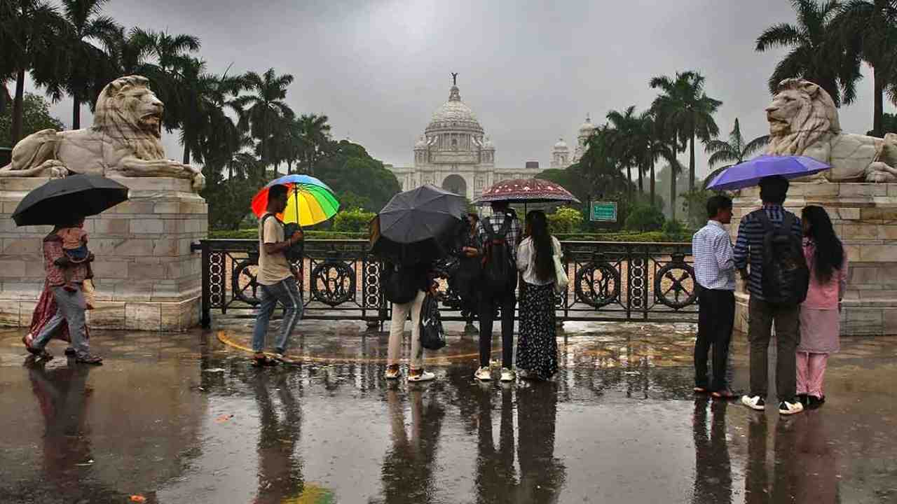 ঘণ্টায় ৫০ কিমি বেগে হাওয়া, ৫ জেলায় ভারী বৃষ্টির পূর্বাভাস, আজকের আবহাওয়া