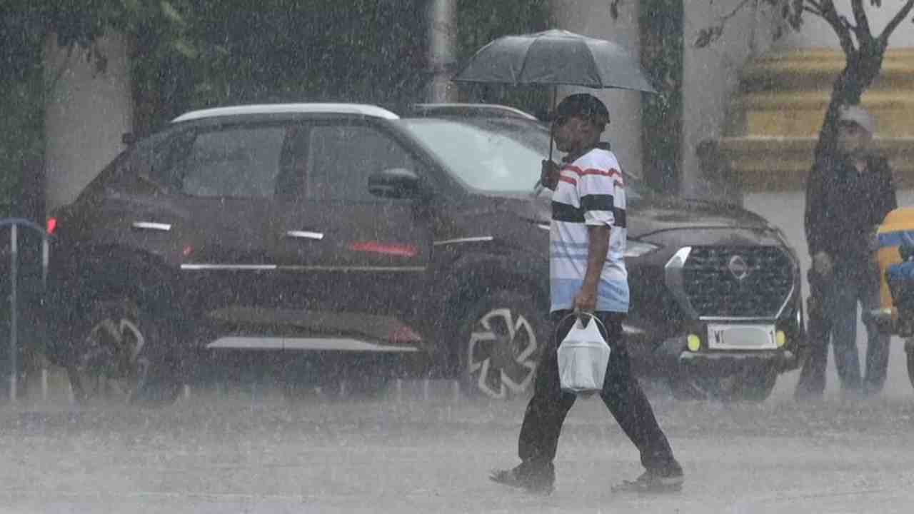 আকাশ কালো করে ধেয়ে আসছে কালবৈশাখী, ৫ জেলায় প্রবল বৃষ্টি! আজকের আবহাওয়া