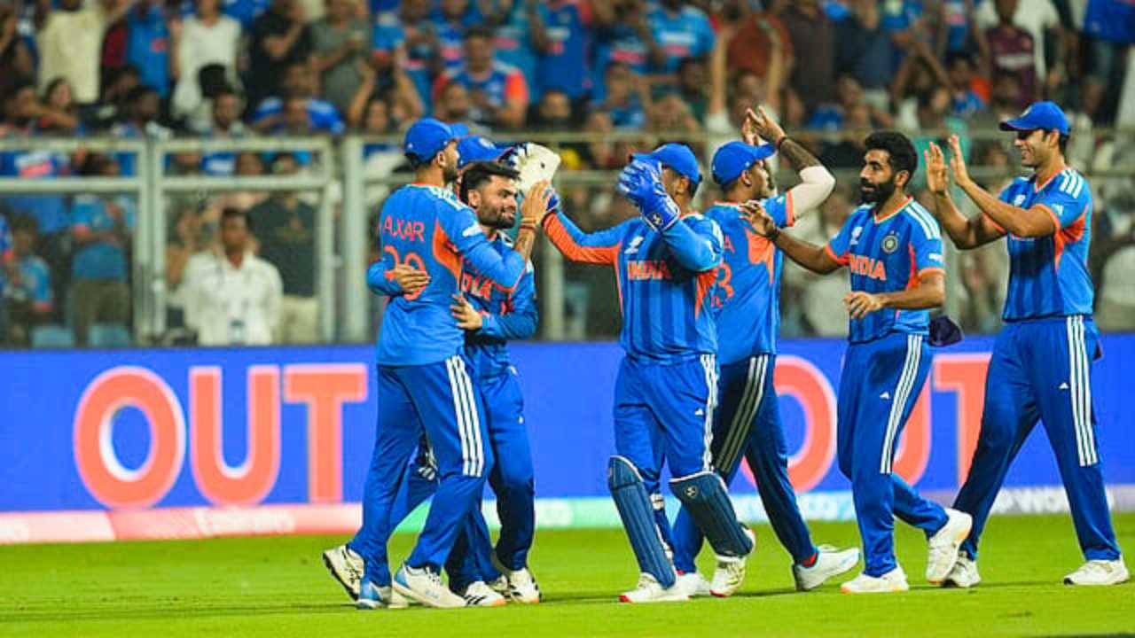 ইংল্যান্ডকে কাঁদিয়ে T20 বিশ্বকাপের ফাইনালে পা রাখল ভারত